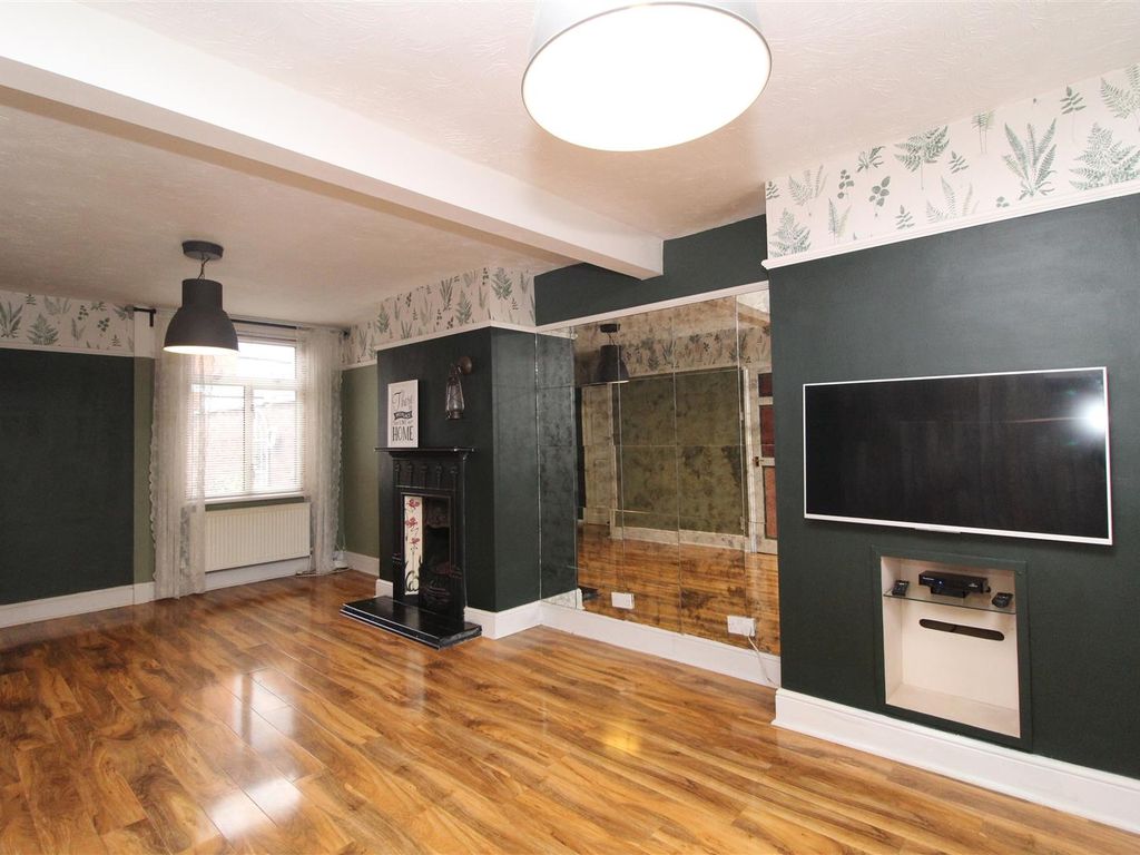 2 bed terraced house to rent in St. Mary Street, New Bradwell, Milton