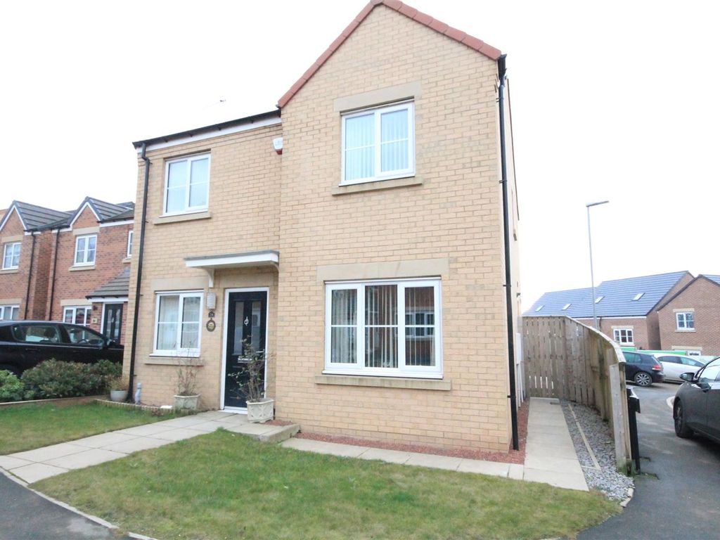 4 bed detached house to rent in Sterling Way, Shildon DL4, £895 pcm Zoopla