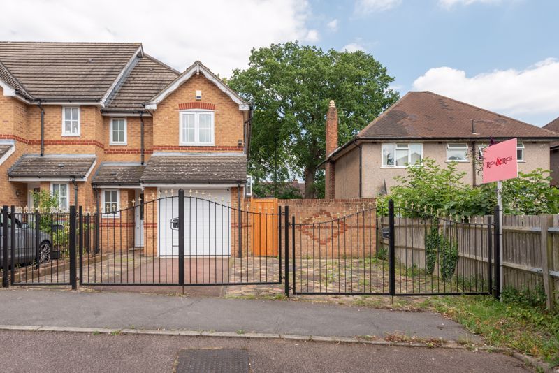 3 bed end terrace house for sale in St Johns Close, Southgate, London