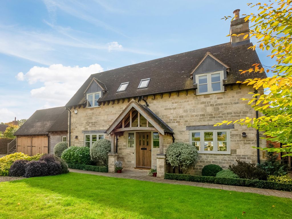 3 bed detached house for sale in Fulready, Warwickshire CV37, £