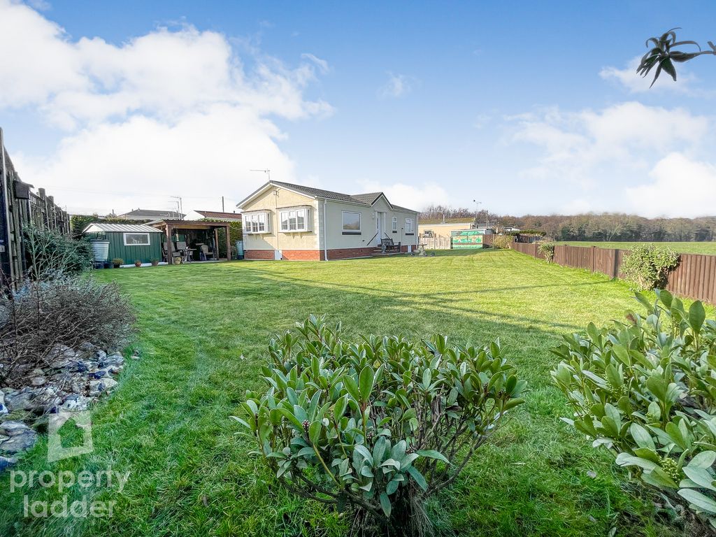 2 bed mobile/park home for sale in Woodland View, Stratton Strawless