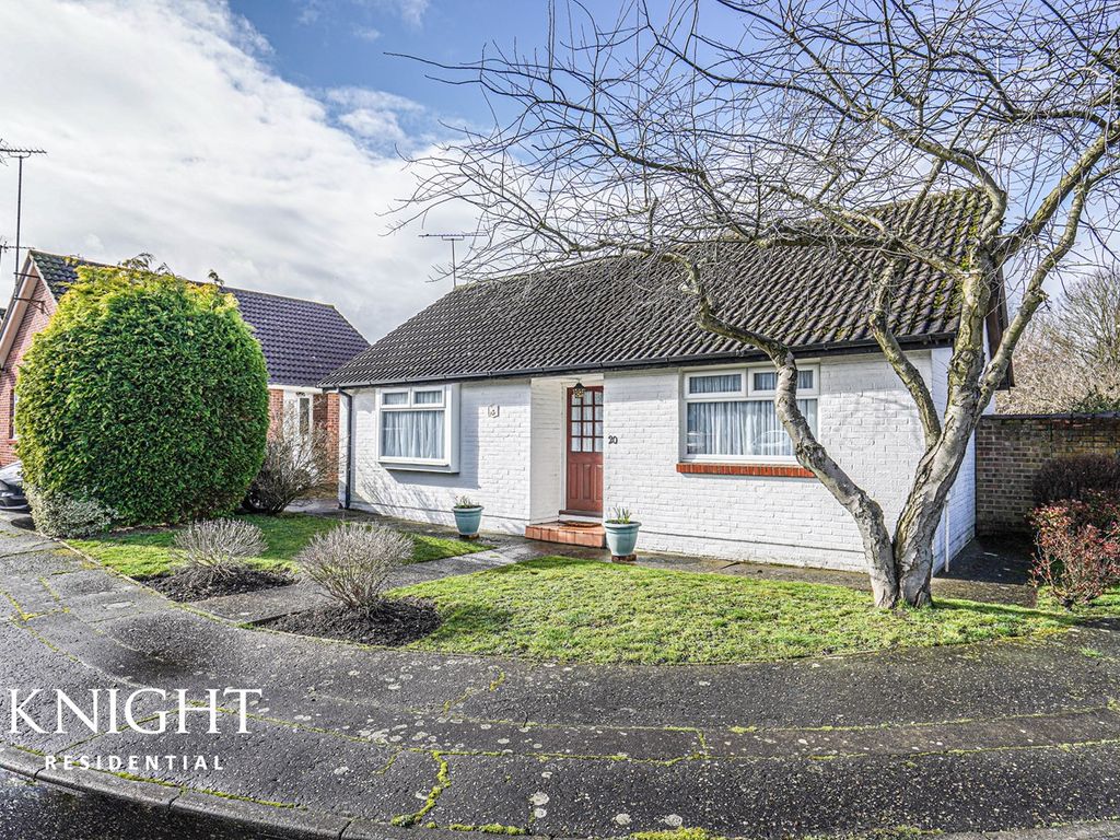 2 bed detached bungalow for sale in Wakefield Close, Colchester CO1, £