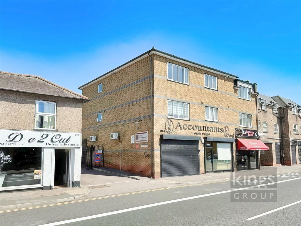 1 bed flat for sale in White Hart Court, High Street, Cheshunt, Waltham