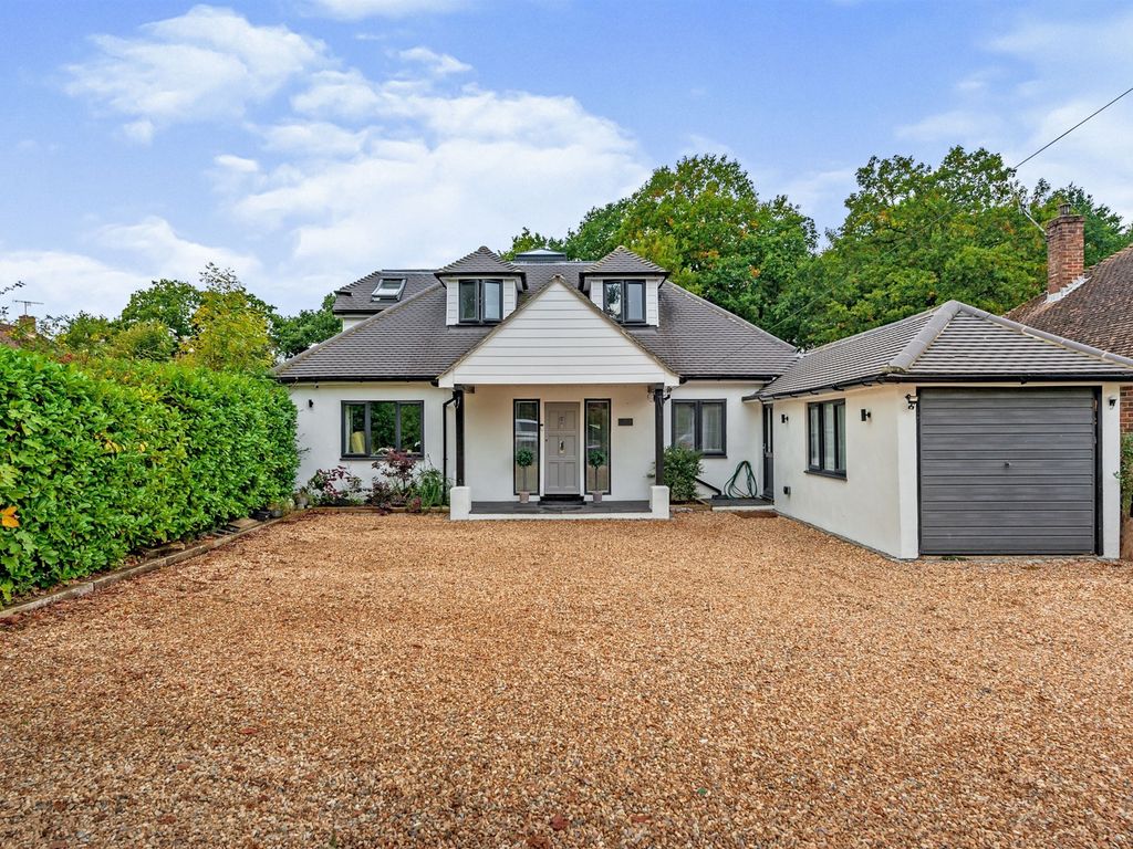 5 bed detached house for sale in Tudor Close, Smallfield, Horley RH6