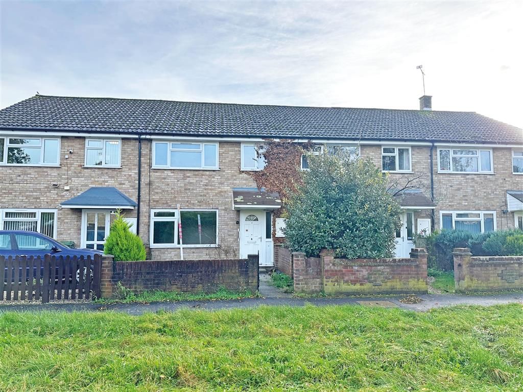 3 bed terraced house for sale in Robinson Way, Bordon GU35, £200,000