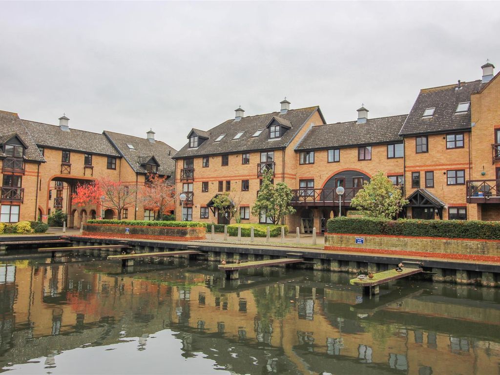 1 bed flat to rent in Lawrence Moorings, Sheering Mill Lane