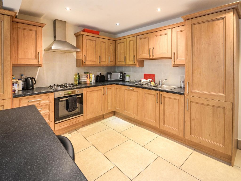 Room to rent in Central Avenue, New Basford, Nottingham NG7 Zoopla