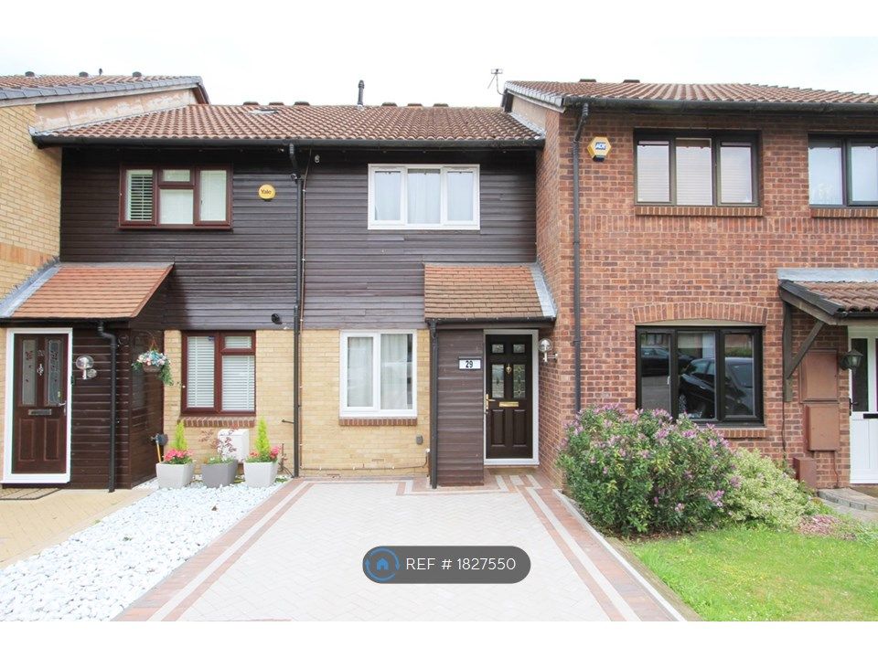 2 bed terraced house to rent in Allonby Drive, Ruislip HA4, £1,850 pcm