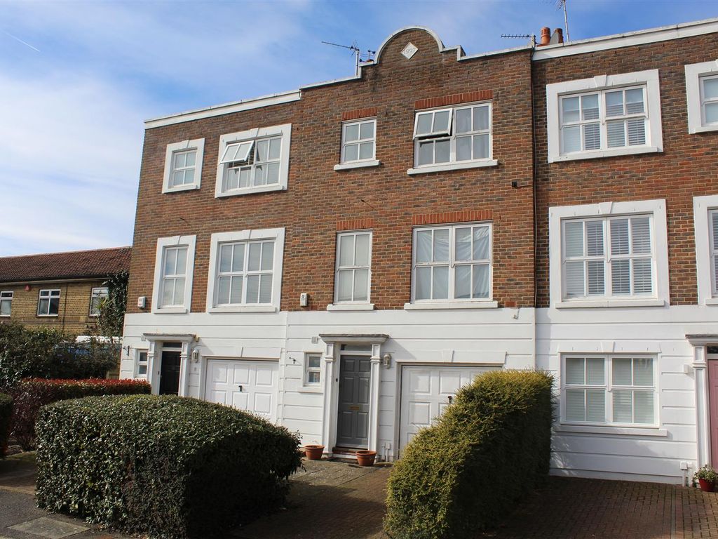 4 bed town house for sale in Belgravia Close, High EN5