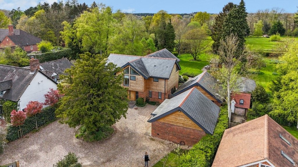 4 bed detached house for sale in Bethesda Street, Upper Basildon