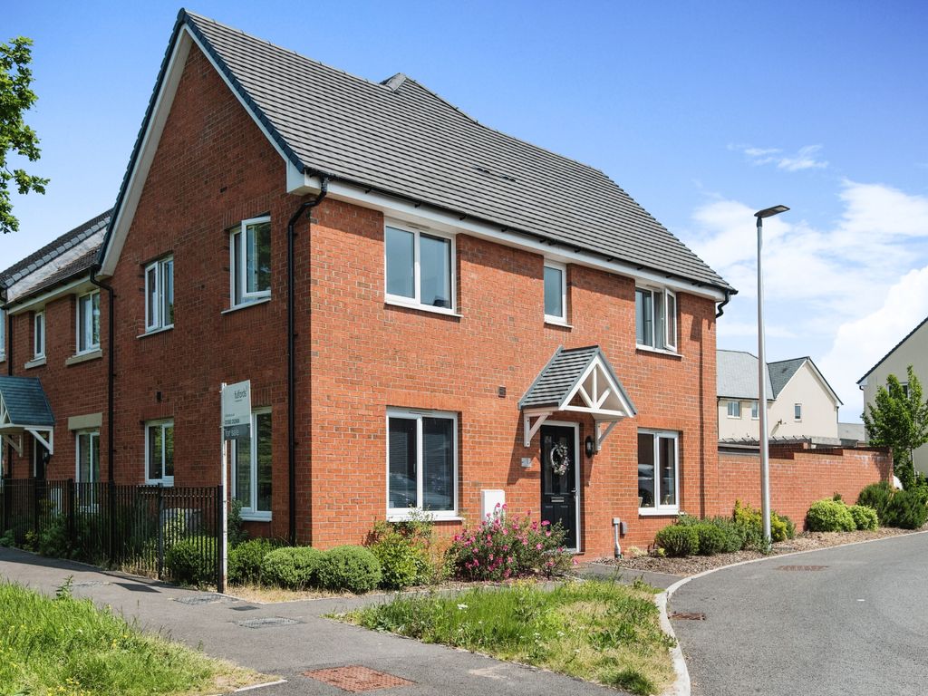 3 bed end terrace house for sale in Little Mead, Cranbrook, Exeter