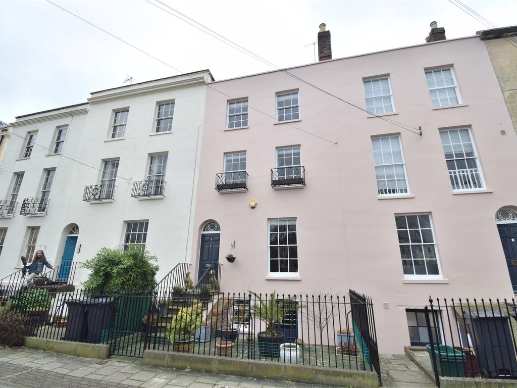 4 bed terraced house for sale in Brunswick Square, Gloucester GL1 Zoopla