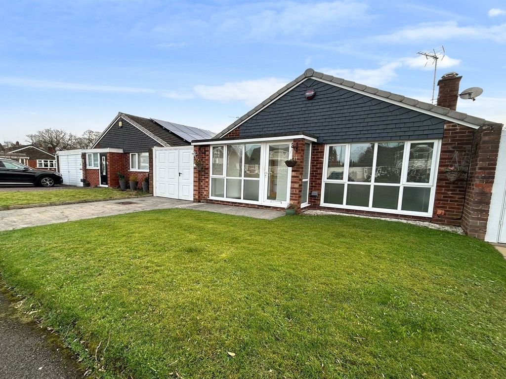 2 bed bungalow for sale in Hallwood Road, Handforth, Wilmslow SK9, £