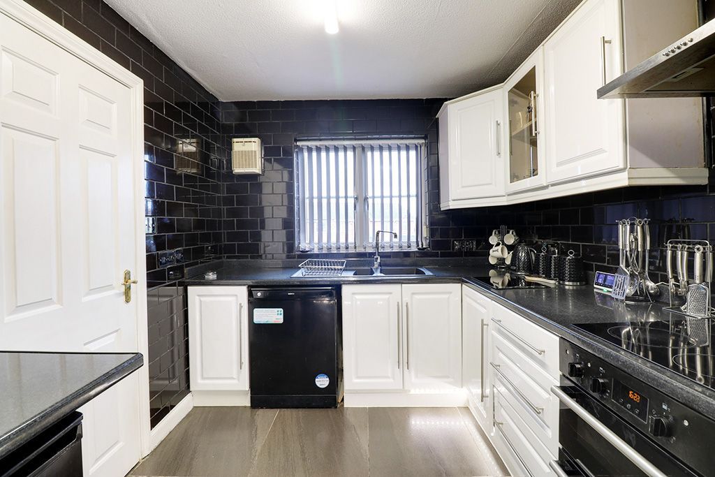 4 bed town house for sale in Macdonald Close, Tividale, Oldbury B69