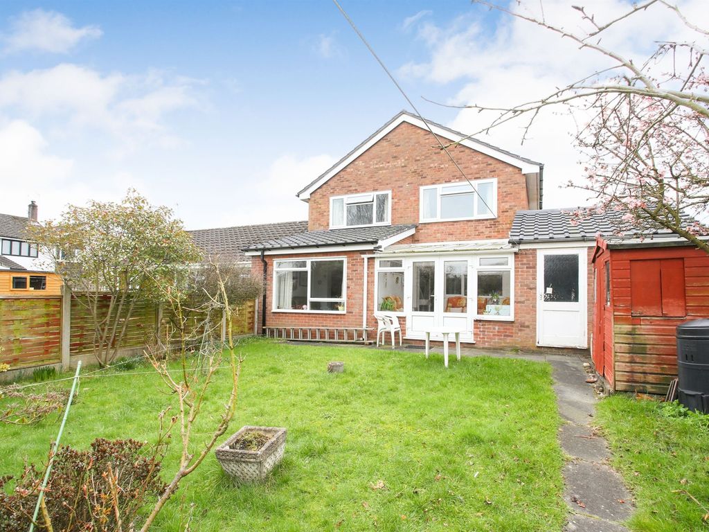 3 bed linkdetached house for sale in Freshfields, Comberbach
