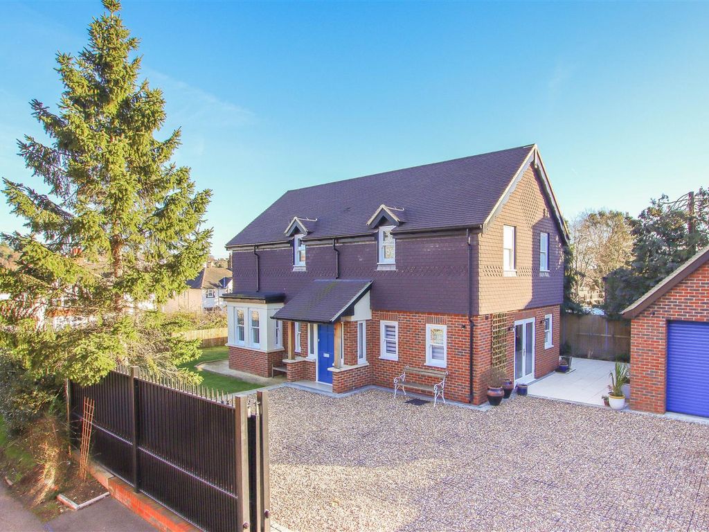 4 bed detached house for sale in North Road, Hertford SG14, £875,000
