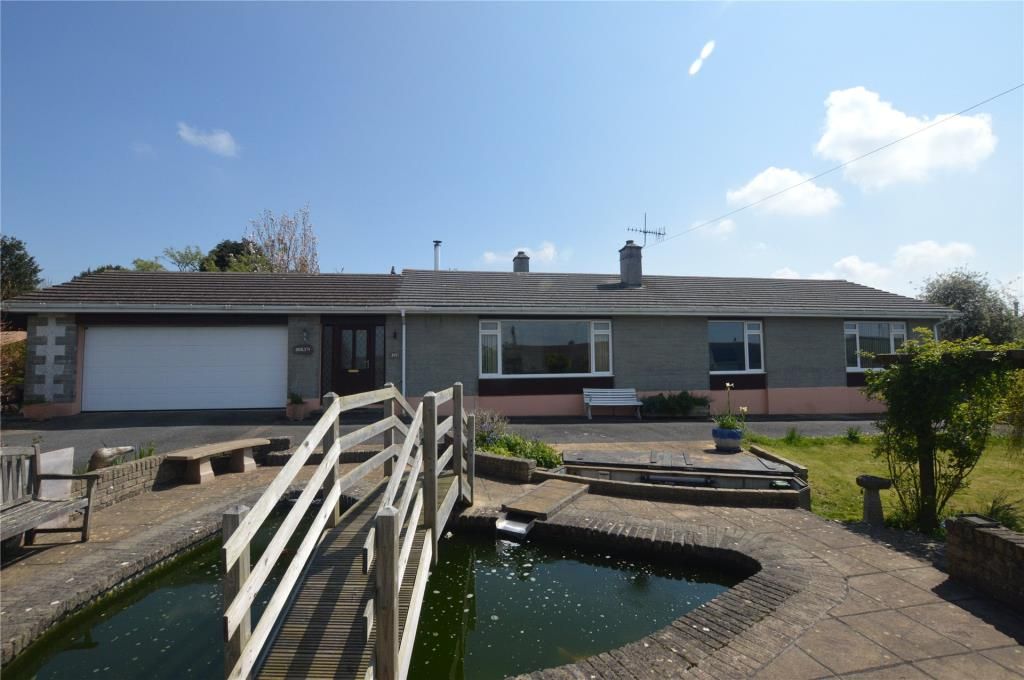 4 bed detached bungalow for sale in Osborne Parc, Helston, Cornwall