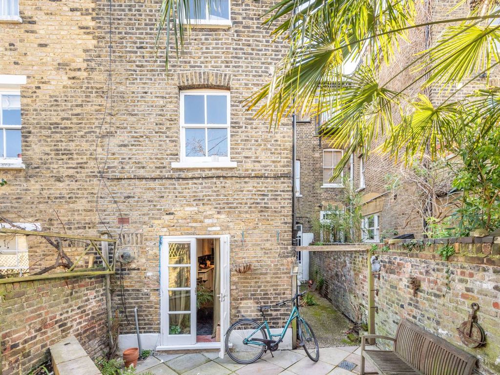 2 bed flat to rent in Shenley Road, Peckham, London SE5, £1,900 pcm