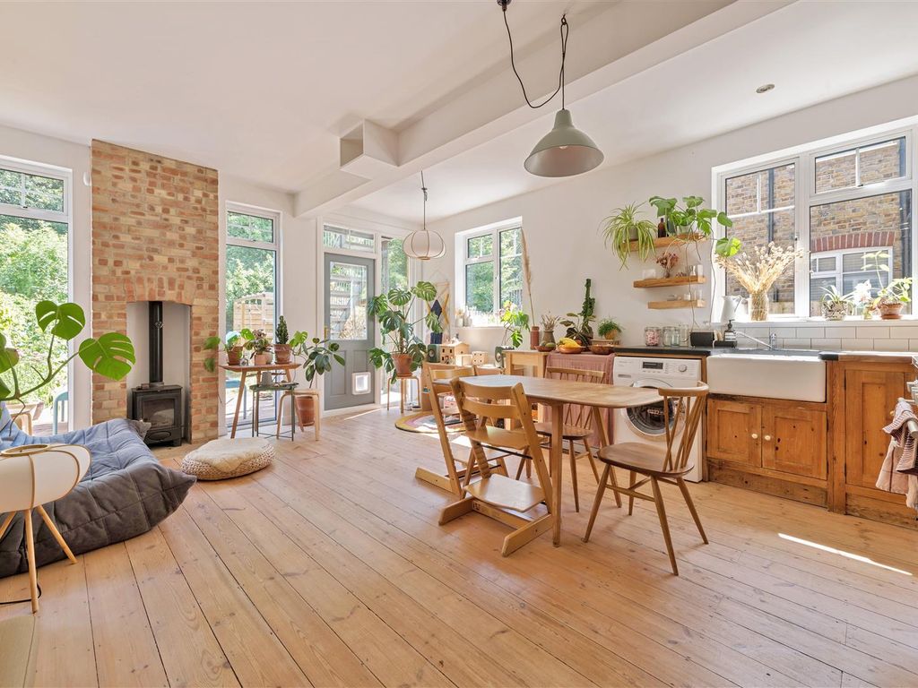 Bisterne Avenue, London E17  