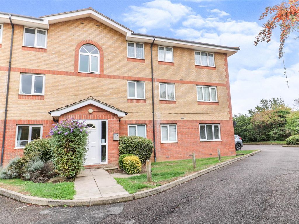 2 bed flat for sale in Bentley Drive, Church Langley, Harlow CM17 Zoopla