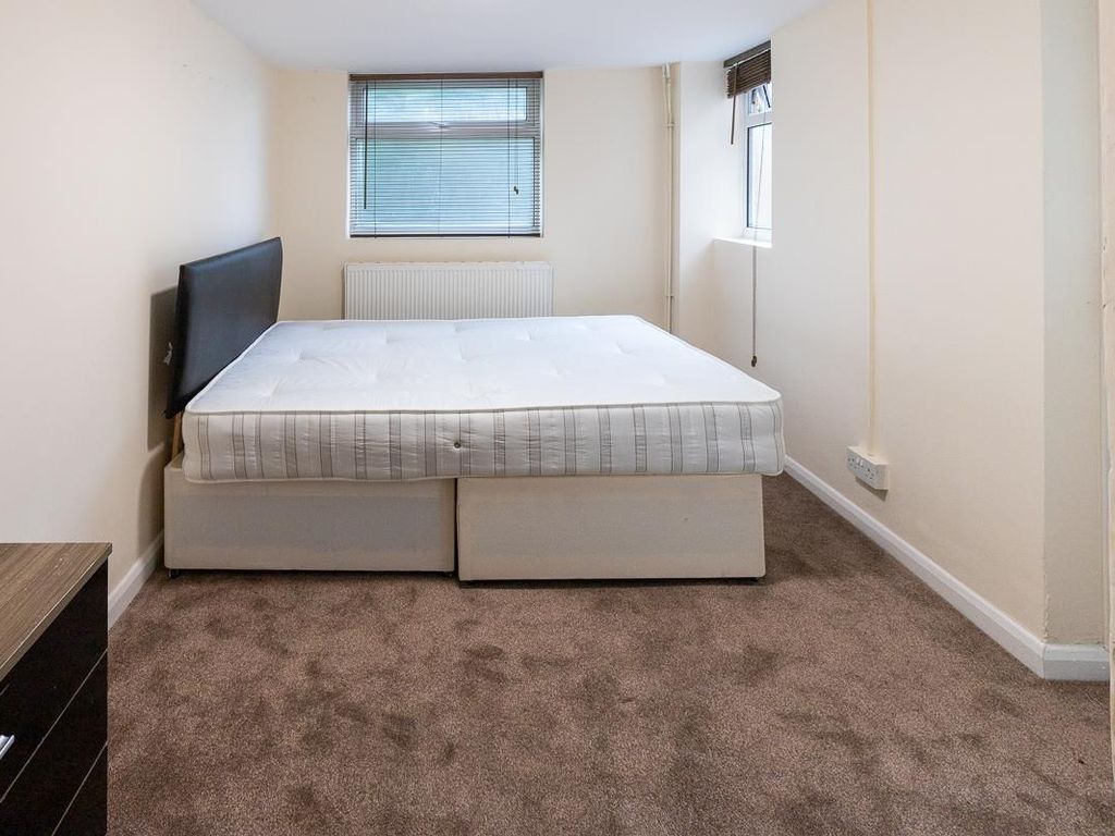 5 bed property to rent in West Road, High HP12 Zoopla