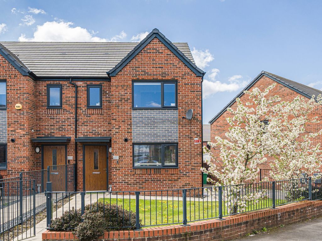 3 bed semidetached house for sale in Ashover Avenue, Manchester M12