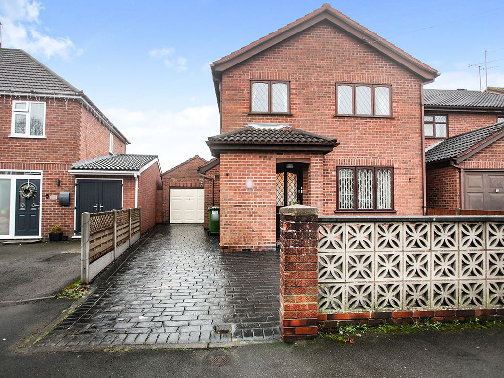 3 bed detached house to rent in Smarts Road, Bedworth, Warwickshire