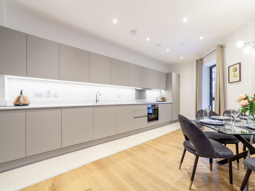 New home, 3 bed flat for sale in West Hendon Broadway, London NW9, £