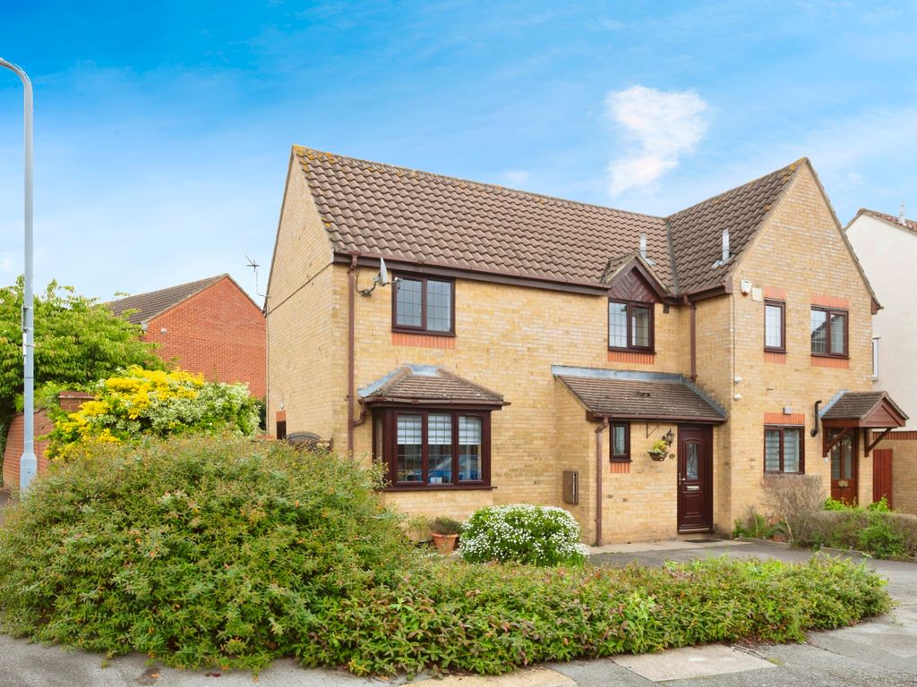 3 bed semidetached house for sale in Timberdene Avenue, Ilford IG6, £