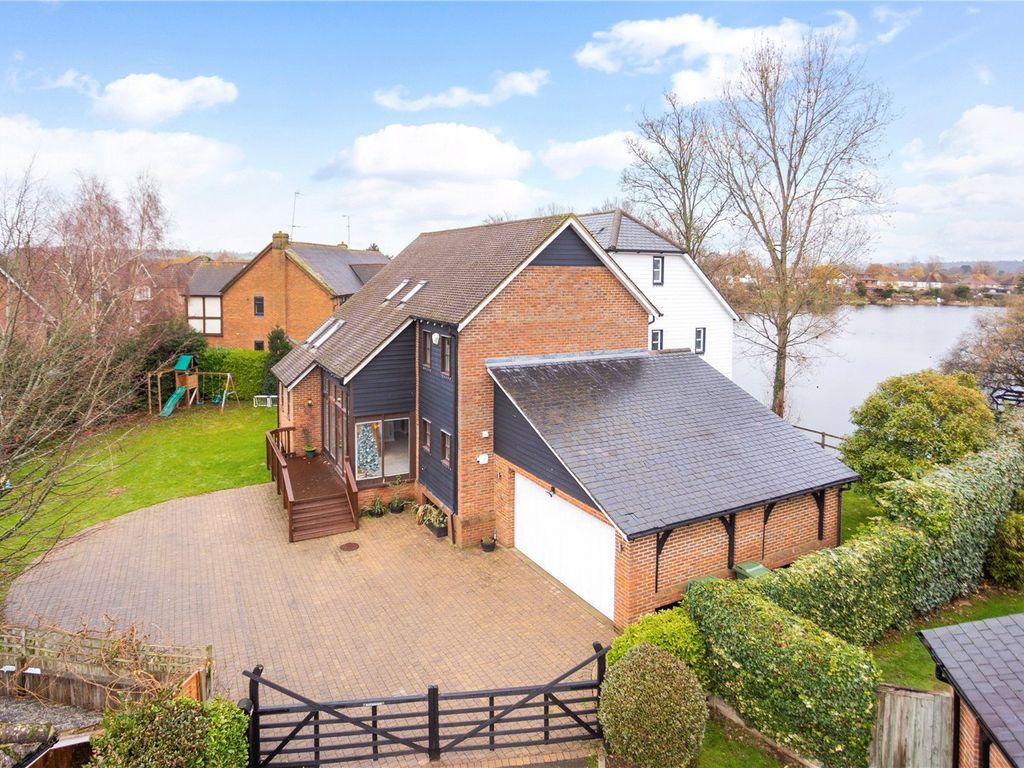 4 bed detached house for sale in Ray Mill Road East, Maidenhead