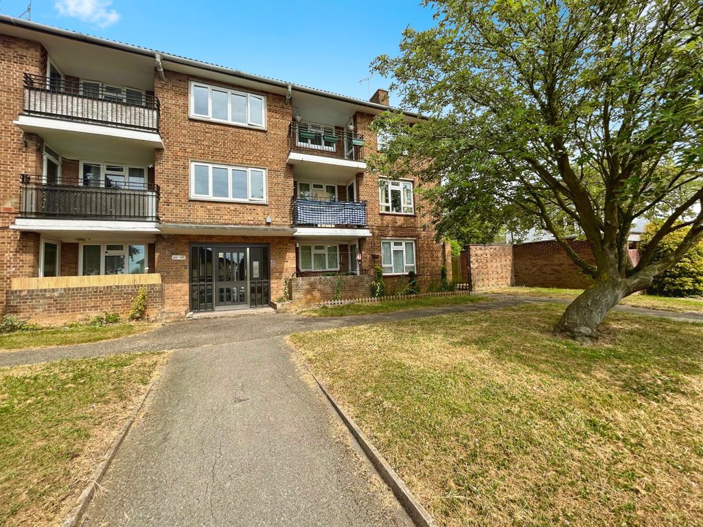 2 bed flat to rent in Avon Road, Chelmsford CM1, £1,100 pcm Zoopla