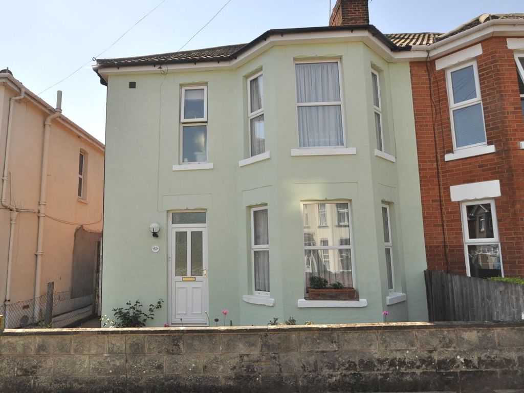 3 bed property to rent in Shelbourne Road, Charminster, Bournemouth BH8