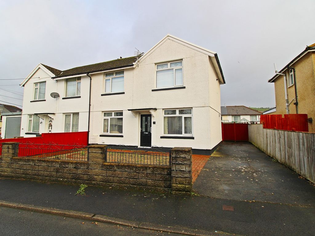 3 bed semidetached house for sale in Heathfield Crescent, Bryncae