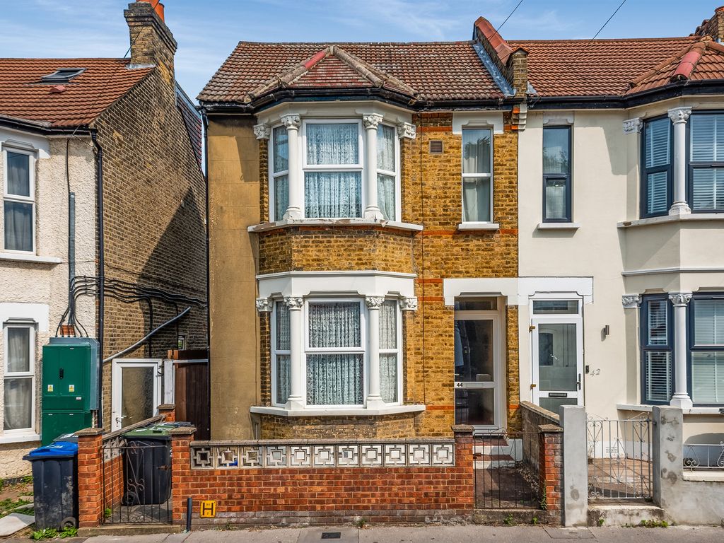 3 bed semidetached house for sale in Whitehall Road, Thornton Heath