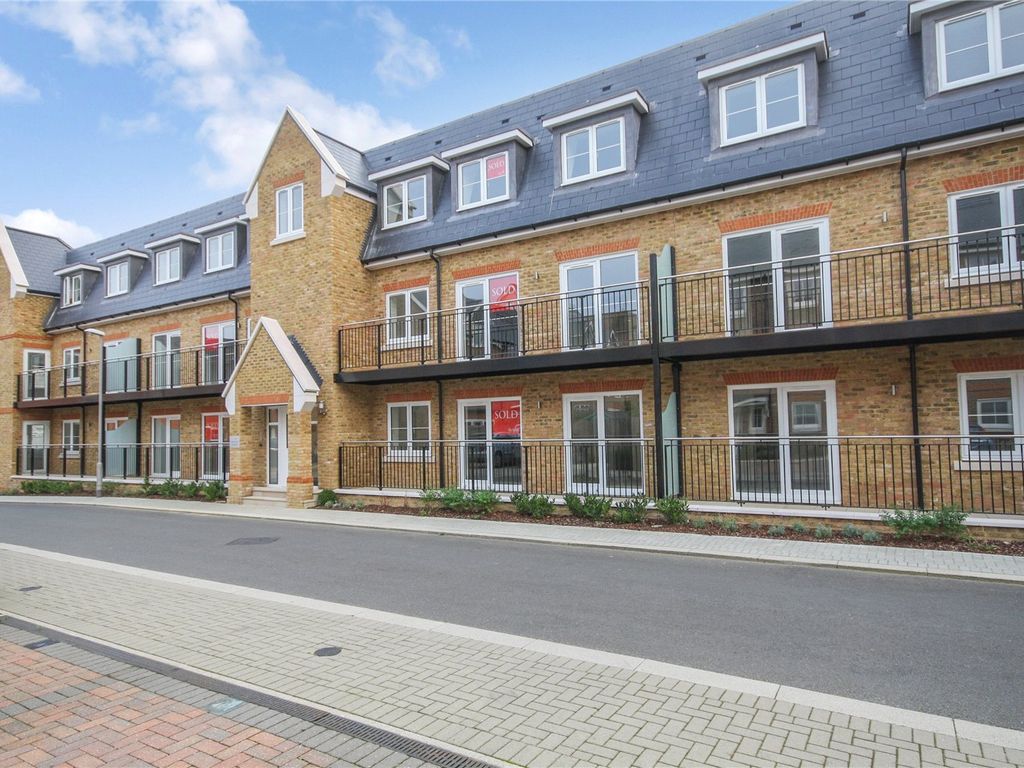 2 bed flat to rent in Eden Road, Dunton Green, Sevenoaks TN14, £1,500