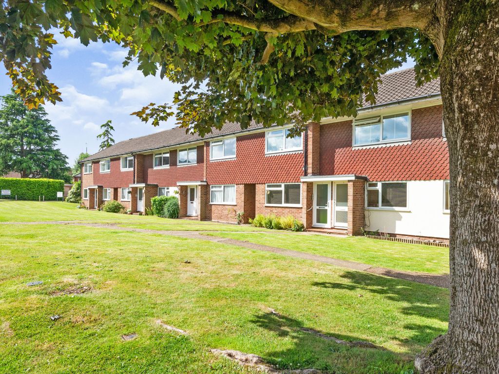 2 bed for sale in Russell Court, Leatherhead KT22 Zoopla
