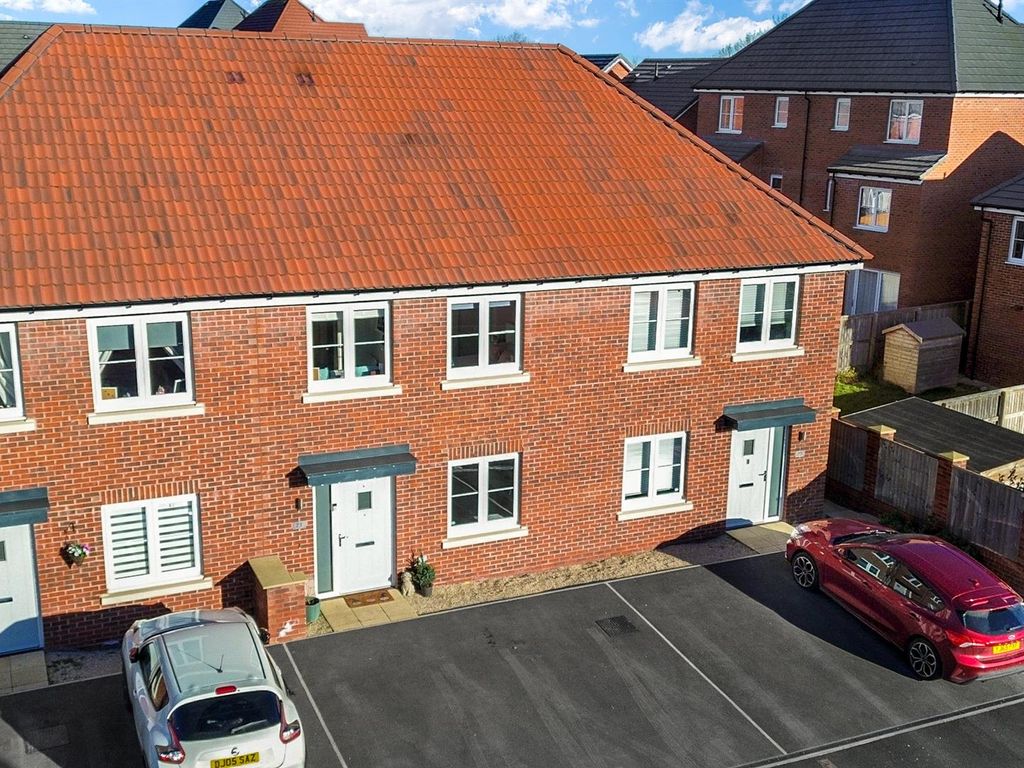 3 bed terraced house for sale in Princes Drive, Pontefract WF8, £