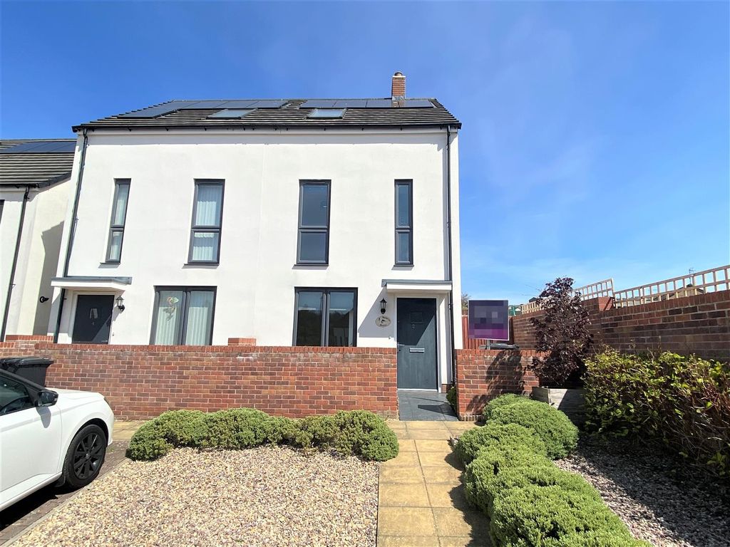 3 bed semidetached house to rent in White Chapel Row, Cinderford GL14