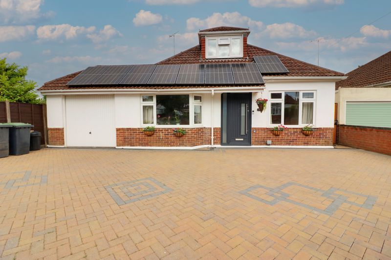 4 bed detached bungalow for sale in Warfield Crescent, Waterlooville