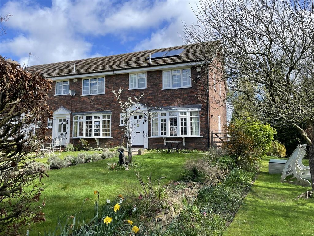 3 bed end terrace house for sale in Ockfields, Milford, Godalming GU8