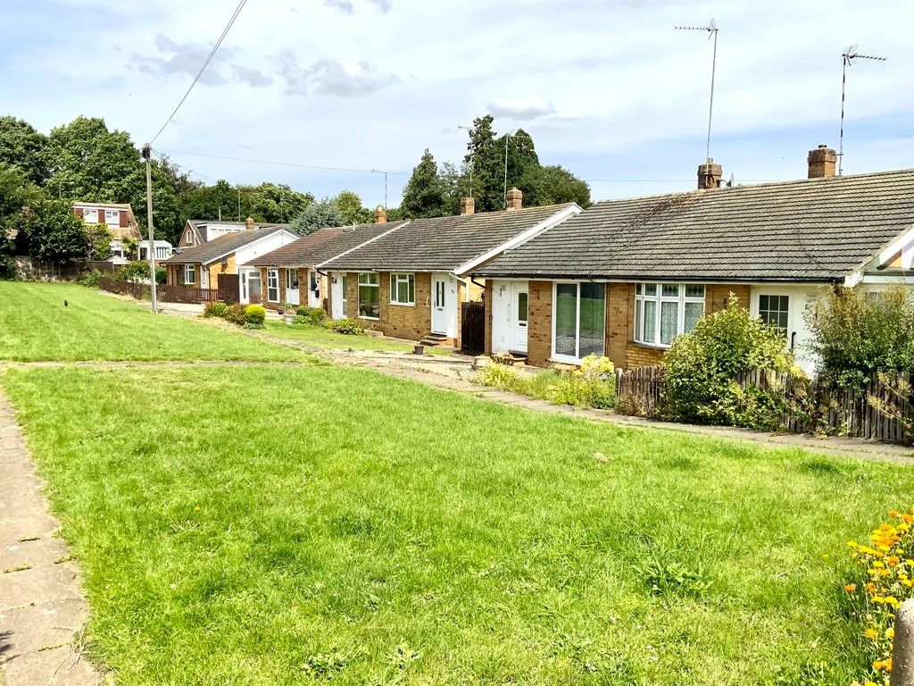 2 bed bungalow for sale in The Willows, Daventry NN11, £200,000 Zoopla