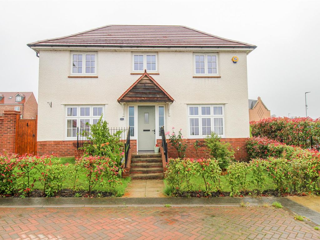 3 bed detached house for sale in Kirkstall Close, Wakefield WF1, £