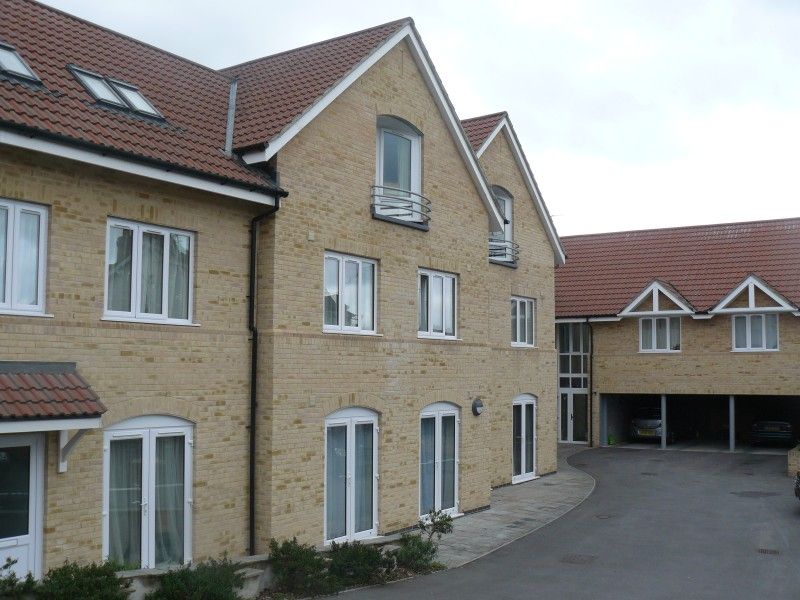 2 bed flat to rent in Eastwick Road, Taunton TA2, £850 pcm Zoopla