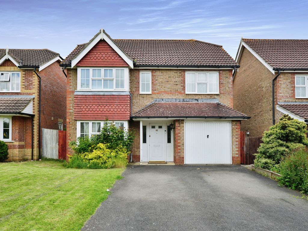 4 bed detached house for sale in John Dutton Way, Kennington, Ashford