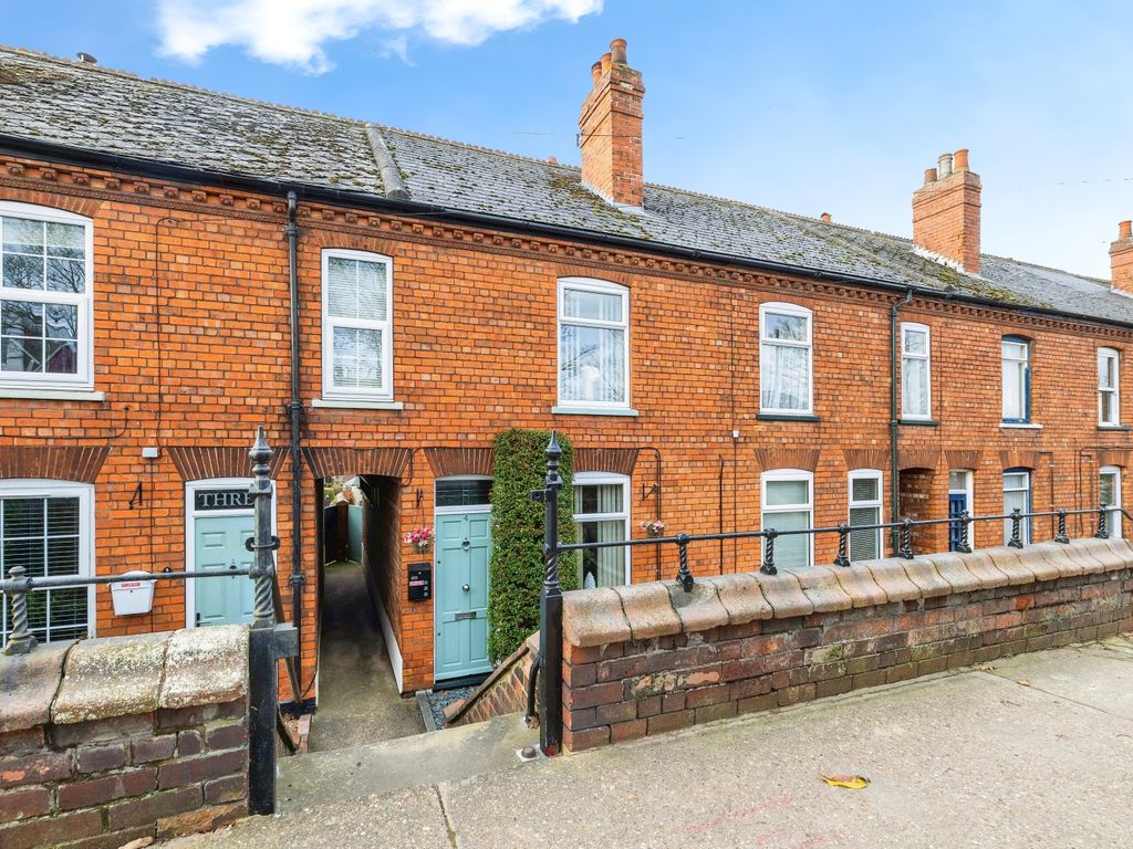 3 bed terraced house for sale in Oakleigh Terrace, Lincoln LN1, £