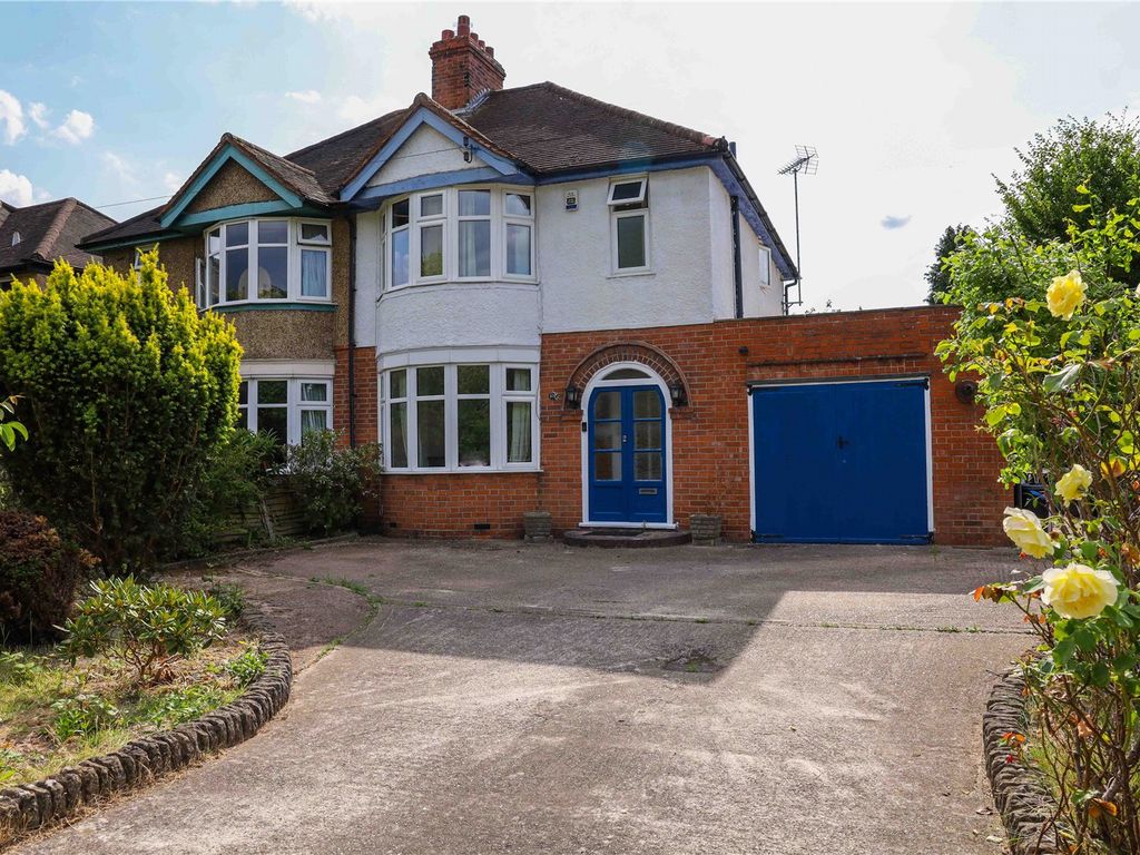 3 bed semidetached house to rent in Loddon Bridge Road, Woodley