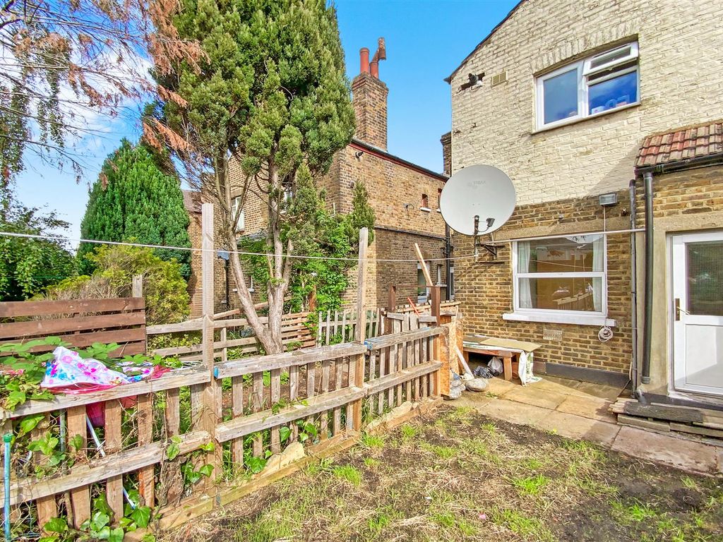 2 bed flat for sale in Ambleside Road, Willesden Junction, London NW10