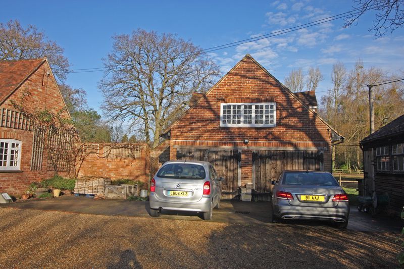 1 bed flat to rent in Windlesham Road, Chobham, Woking GU24 Zoopla