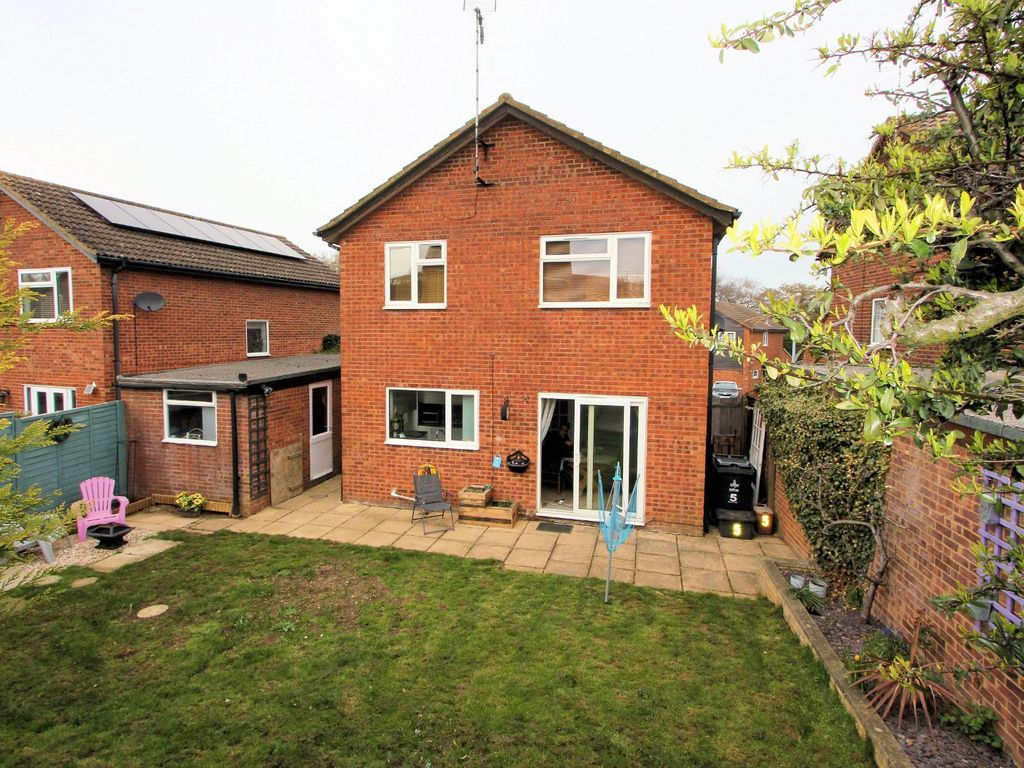 3 bed detached house for sale in Dawlish Close, Bragbury End