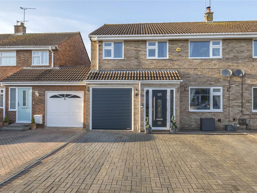 5 bed semidetached house to rent in Tregantle Walk, Nythe, Swindon SN3